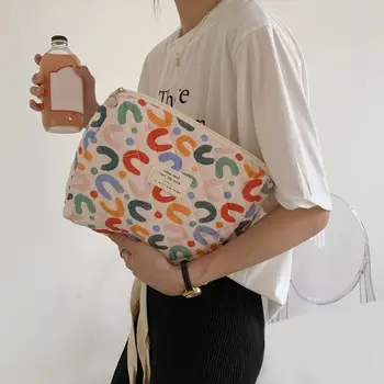 Kore Kapitone Taze Çiçekler Makyaj Çantası Kadınlar için Taşınabilir Tuvalet Çantaları Kadın Çanta Çiçek Organizatörler Depolama kozmetik çantası